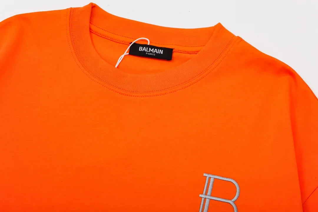 BALMAIN Big B letter embroidery🪡 The large logo is exquisitely upgraded, inspired by the original Retro fabric in the 1980s. Official Same Style short-sleeved T-shirt. Customized. Gram-dyed fabric. Very comfortable to the touch. Latest brick cabinet synchronization for spring and summer. Fashionable and personalized. Super Versatile looks good. Very suitable for both men and women. Must-have style. Tag. Collar label. Washed wheat. Complete with three labels. Color: Orange Size: XS~L